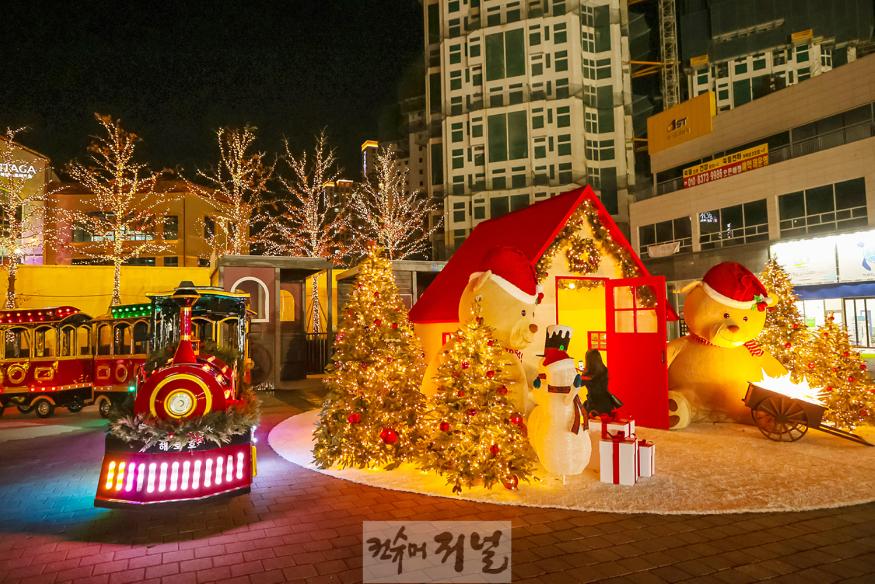 기획보도 사진5_거북섬 광장 산타마을 풍경.jpg