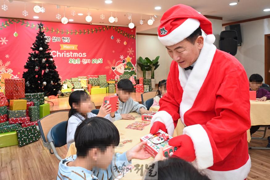 1. 아동돌봄과(김동근 의정부시장, 크리스마스 맞아 아동양육시설 방문)1.JPG