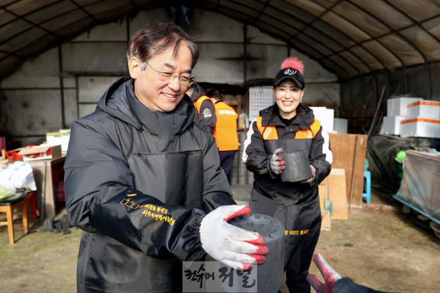 [포토] 1-1. 이동환 고양특례시장, 연탄 나눔 봉사활동에 동참.jpg