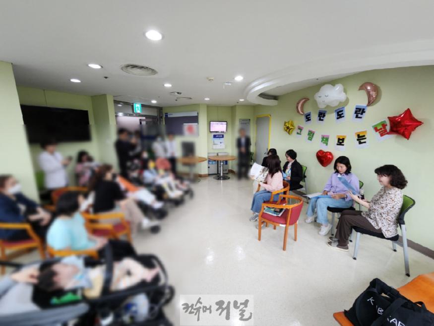 2-5. 일산병원 독서문화 프로그램 ‘도란도란 그림책 보는 날’.jpg