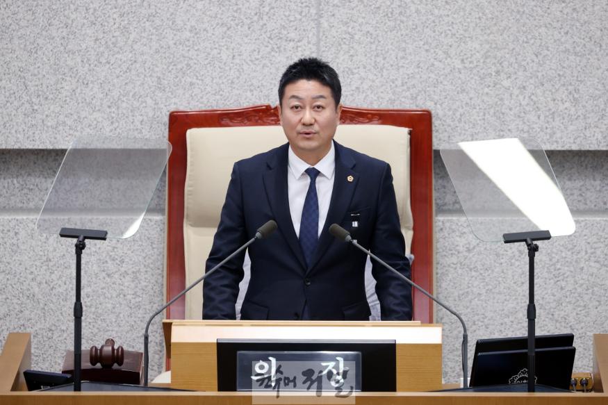 241230 김진경 의장, 2024년 의사일정 마무리...새해에는 도민 일상에 희망을 (1).jpg