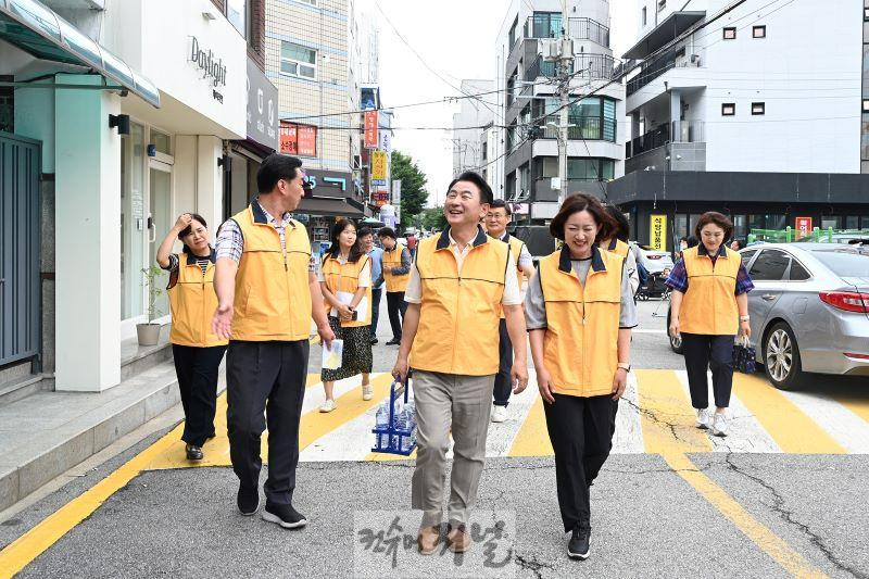 시민소통담당관(2025년 새해 다짐과 시정운영 방향)3-복지 사각지대 발굴 수(水)색대 첫발.jpg
