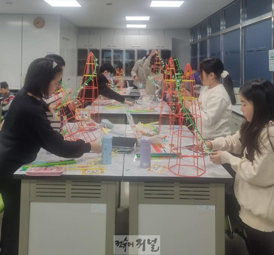 250117_경기도교육청미래과학교육원__2025_미과원_공유학교_겨울방학_프로그램_성료(경기도교육청미래과학교육원)(과학탐구교실).jpg