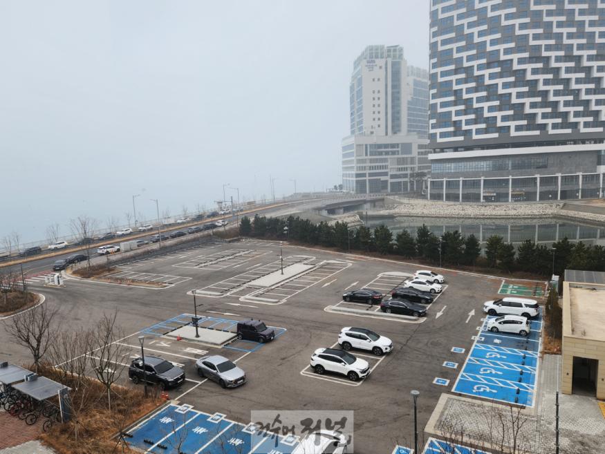 보도자료6 거북섬동, 웨이브파크와 민관 협력으로 동 행정복지센터 이용객 주차난 해소.jpg