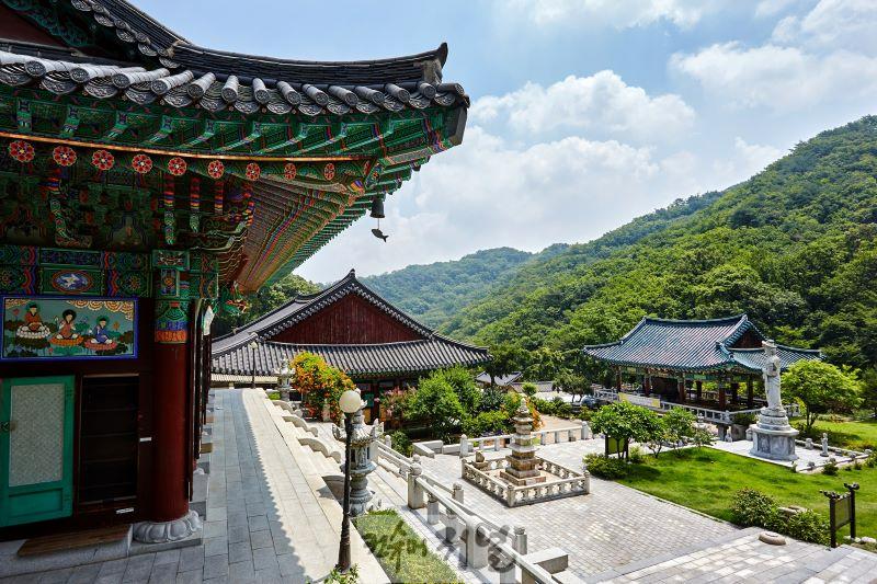 1.시민소통담당관(설 연휴를 만끽할 특별한 장소들 소개)7-회룡사.jpg