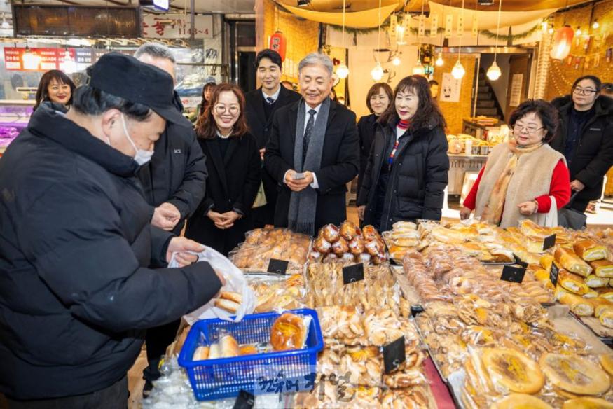 0124 윤환 계양구청장, 설 명절 맞아 전통시장 방문 (1).jpg