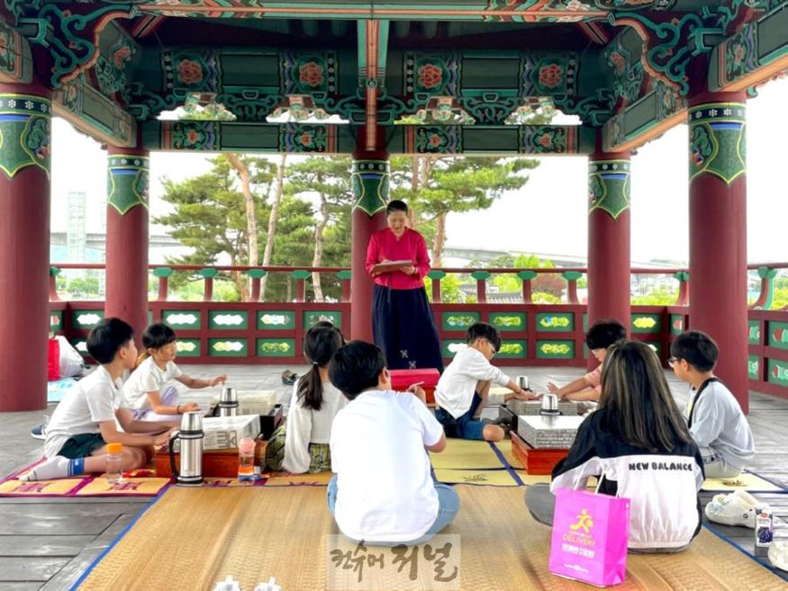 0205 계양구, ‘2025년 계양마을학교’ 운영기관 공모(2024년 계양문화원이 실시한 아라천문화예술학교의 전통놀이 및 문화체험마당 수업).jpg