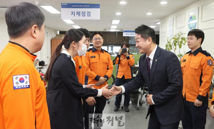 250206_김진경 의장, 시흥소방서 초청 정책설명회 참석...소방 현안 논의3.jpg