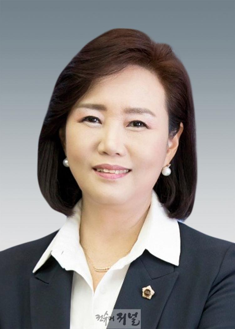 250213 정윤경 부의장, 전국 최초 ‘경기도 동물교감활동 활성화 지원 조례안’ 상임위 통과.jpg