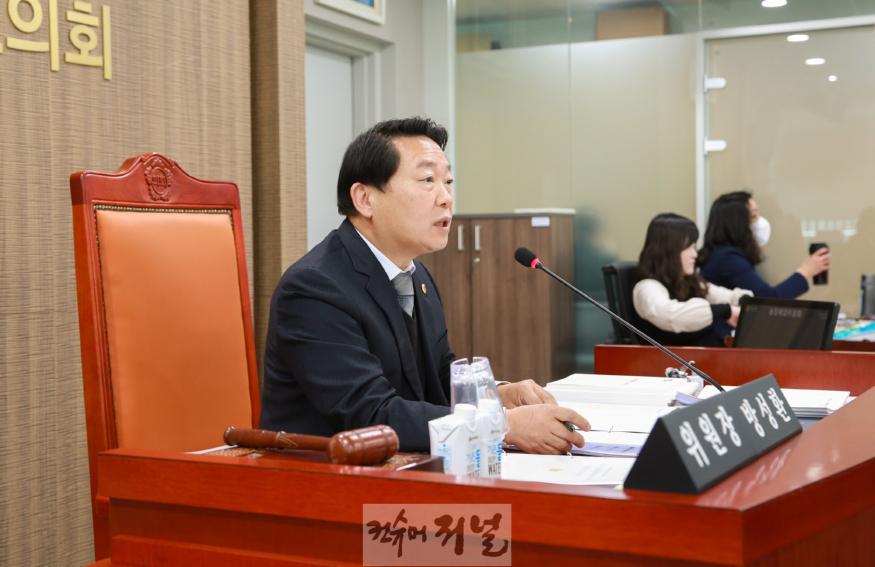 250214 방성환 의원, 농수산물 할인 쿠폰 사업 모든 도민 대상에서 회원제로 변경 강력 질타.jpg