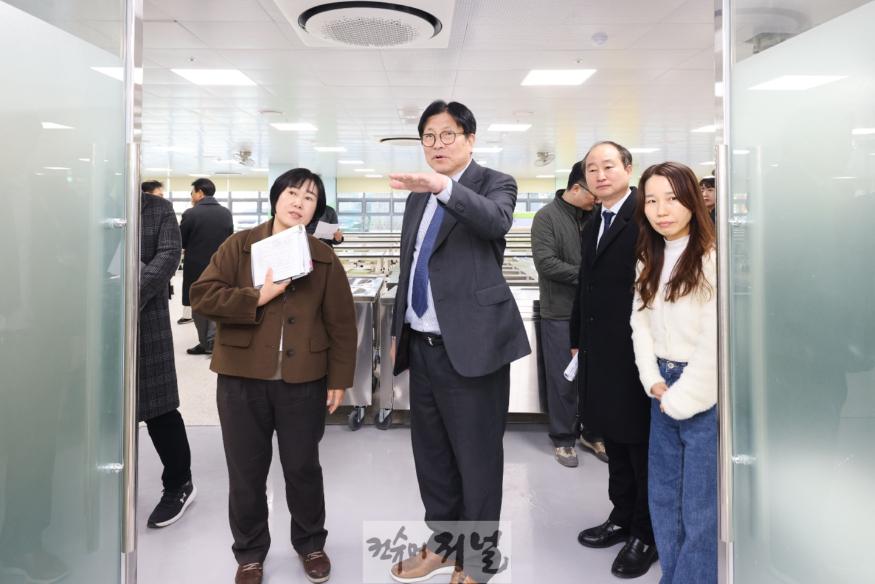 1. 도성훈 인천광역시교육감, 인천검단나래유치원, 인천이음고 개교 준비 상황 점검.jpg