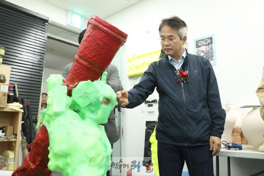 1-1. 해움 오픈 스튜디오에 참석한 이동환 고양특례시장.jpg