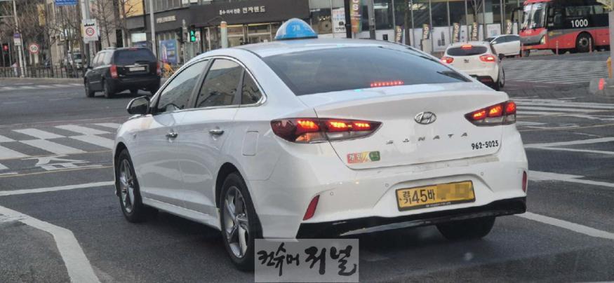 1-5. 고양시 내 주행중인 택시.jpg