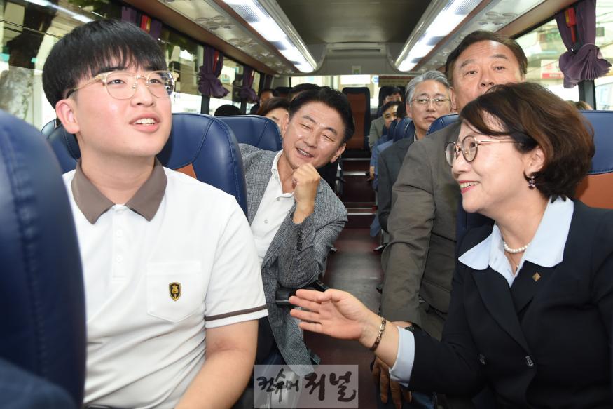 3.버스정책과(의정부 학생 통학버스, 시민 의견 반영해 3월 4일부터 새롭게 운행)3-의정부 학생 통학버스 개통식.jpg
