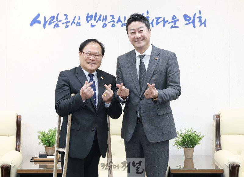 250228 박재용의원, 김진경 의장 예방...장애친화적인 의회환경 조성을 위해 수어통역이 반영된 국민의례 요청 1.jpg