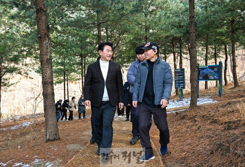 1.시민소통담당관(의정부 최초 산림 휴양시설, 자일산림욕장 1년의 기록)1-현장 점검.JPG