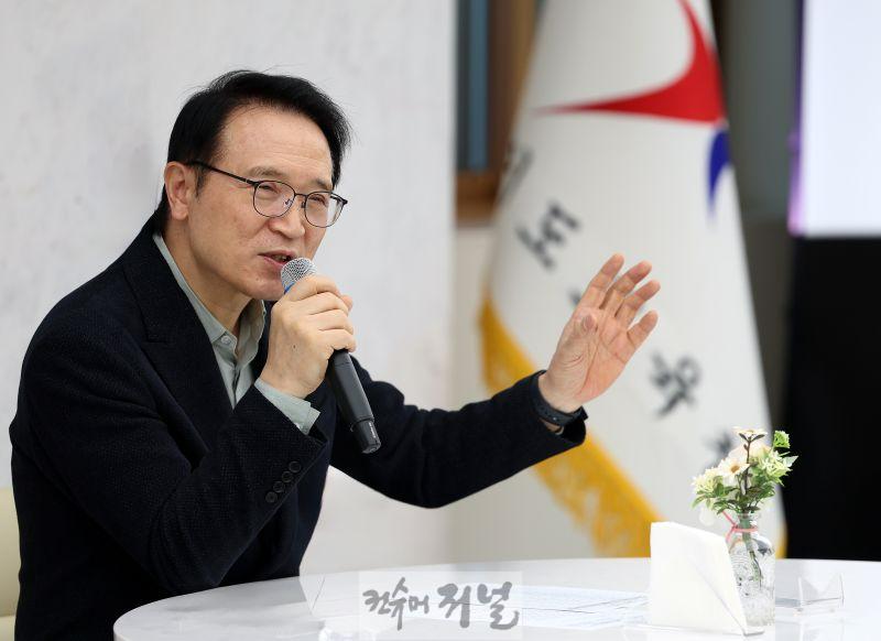 250310_임태희_교육감__맞춤형복지_600억_예산_투자로_청년_공무원과_약속_지키다(복지협력과)(사진1).jpg