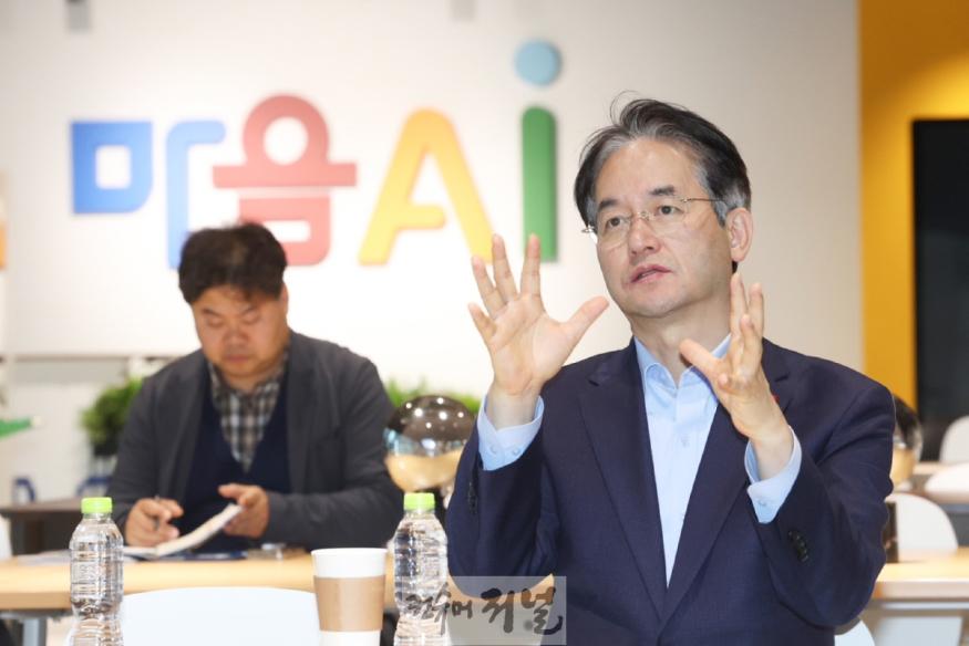 1. 이동환 고양시장, 판교 스타트 기업 방문…공공부문 AI혁신 행보 (1).JPG