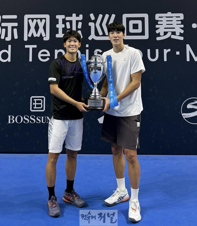 2.체육과(의정부시청 직장운동경기부 테니스팀 정영석 선수, ITF 마안산 국제 투어 남자 복식 우승)1-정영석(오른쪽).jpg