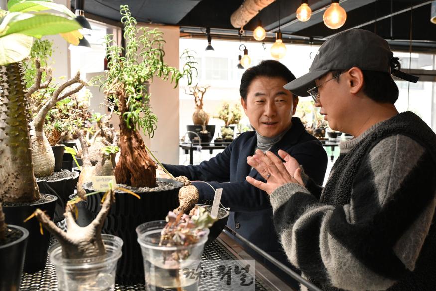 1.기획예산과(김동근 의정부시장, 예술과 결합한 새로운 반려식물 문화 접해)1.jpg