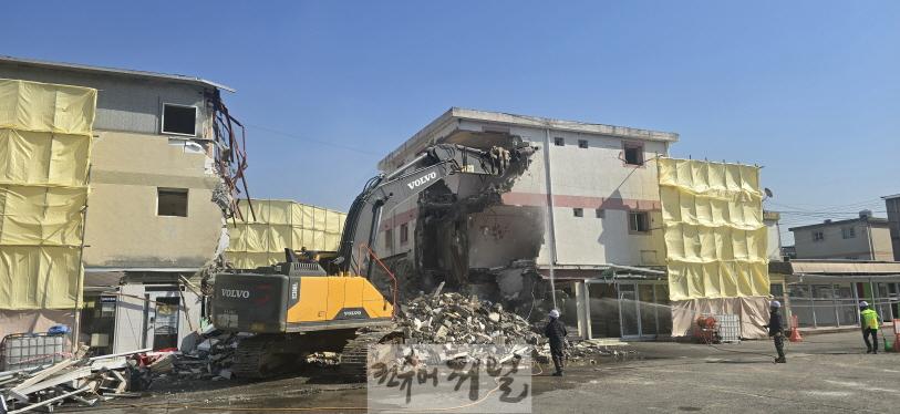 1. 파주시, ‘건물 매입 후 철거’로 성매매집결지 폐쇄 가속화 (1).jpg