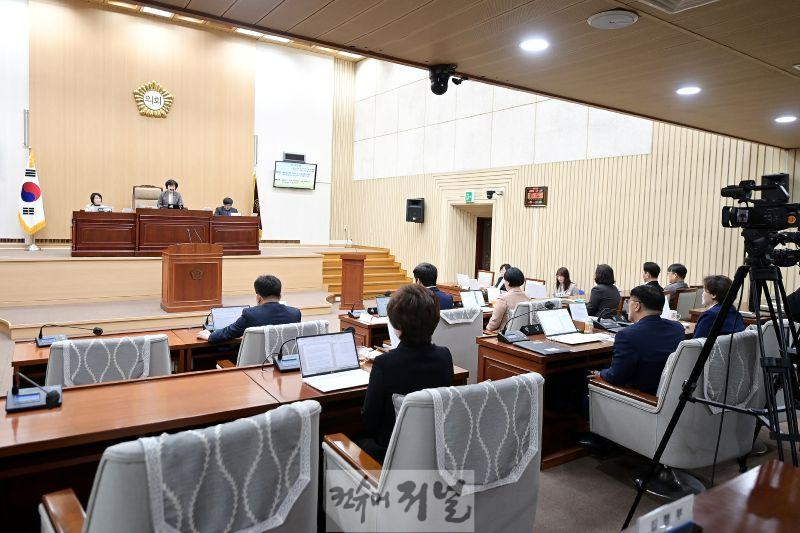 임시회 개회 사진1.jpg
