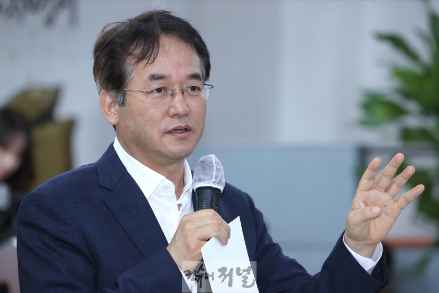 1. 거점형 스마트시티 조성사업 착수 보고회에 참석한 이동환 고양특례시장 (1).jpg