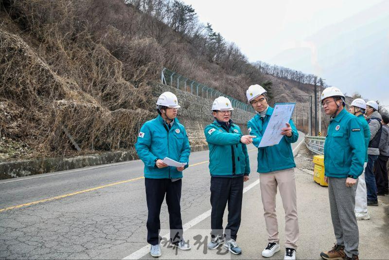 연천군, 해빙기 대비 급경사지 현장점검.jpg