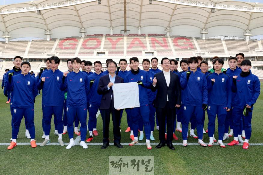 이동환 고양시장, 대한민국 축구대표팀 훈련장 방문 격려.jpg