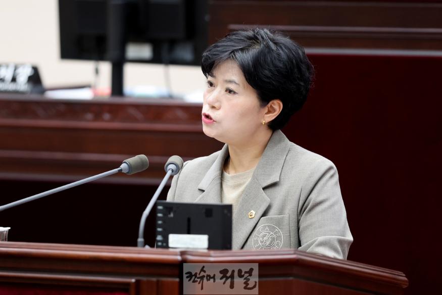(사진)인천시의회 유승분 의원, 제301회 임시회 시정질의 모습 (2).jpg