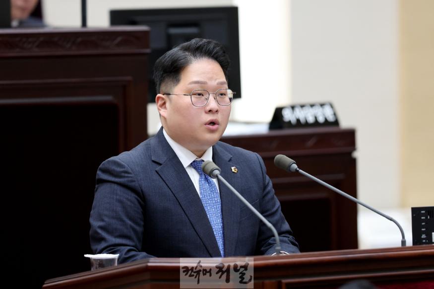 (사진)인천시의회 김대영 의원, 제301회 임시회 시정질의 모습(2).jpg