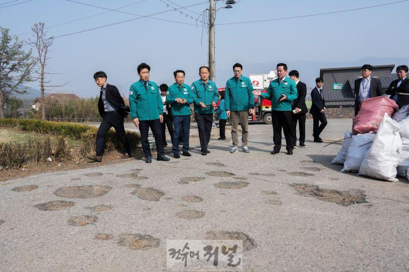 250324_1_경기북부시군의장협의회 이동면 오폭사고 현장 방문-45.jpg