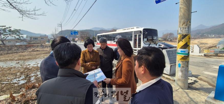 250324 박명숙·이혜원 의원, 단월면 향소교 일대 교통정체 해소 위해 현장점검2.jpg