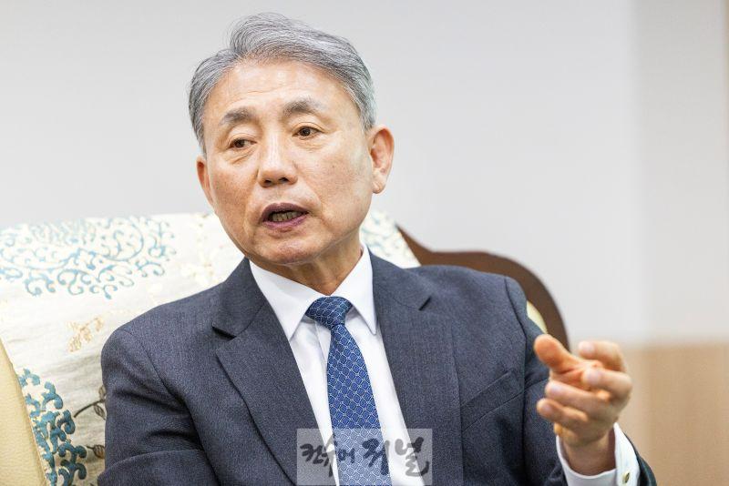 윤환 계양구청장 인터뷰 사진 (1).jpg