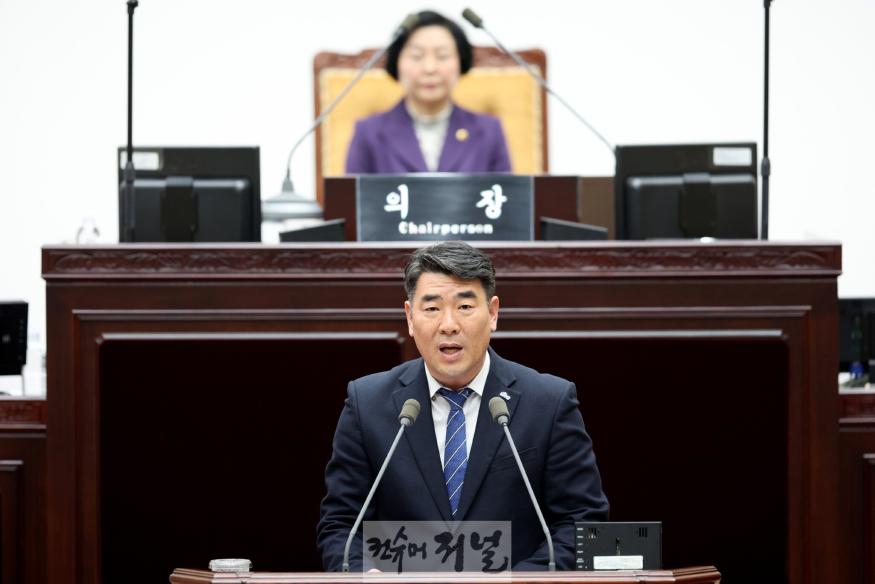 (사진)인천시의회 김명주 의원, 제301회 인천시의회 임시회 제3차 본회의 시정질의 모습 (2).jpg