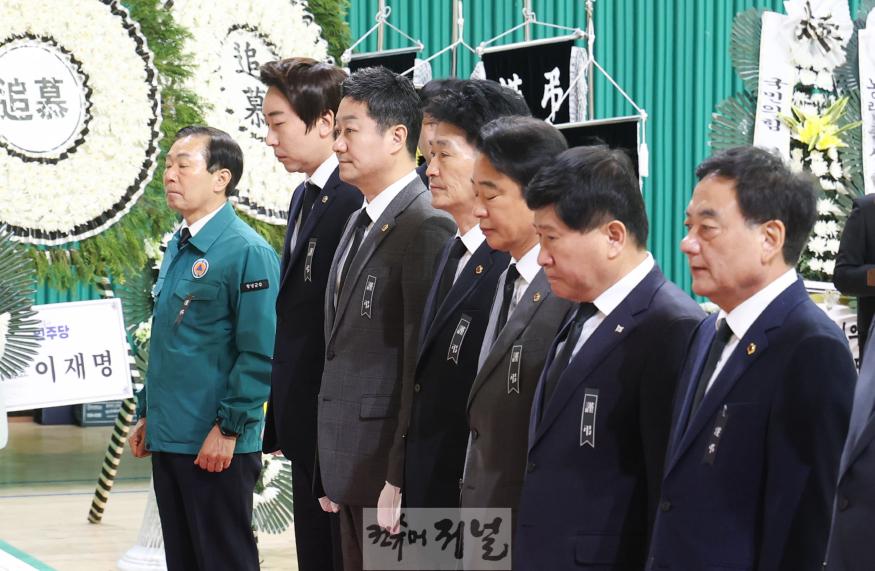 250326 김진경 의장, 산청 산불진화 희생자 조문..애도의 뜻 전해 (1).jpg