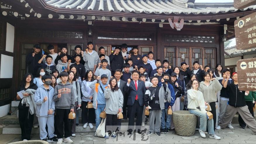(사진)인천시의회 박창호 의원, 모교 학생들에게 인천 강화 소개.jpg