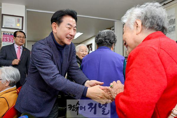 1.노인복지과(의정부시, 초고령사회 앞두고 ‘노인복지 안전망’ 본격 가동)4-신성벽산아파트 경로당 방문.JPG