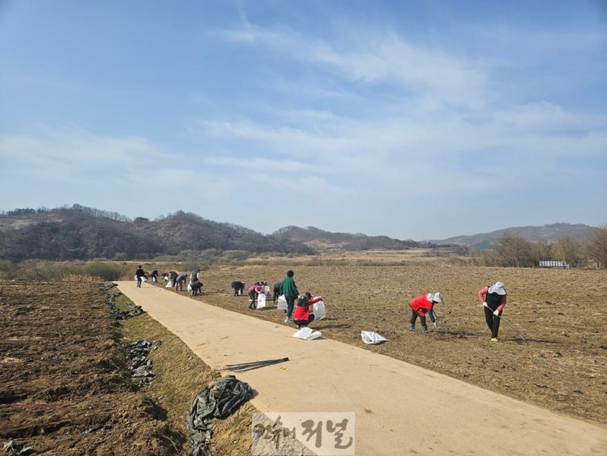 연천군 중면 새봄맞이 마을정화활동.jpg