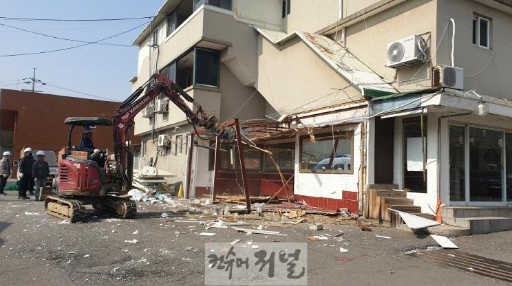 1-1. 파주시, 성매매집결지 8차 행정대집행 단행…연내 폐쇄 목표.대집행 중.jpg