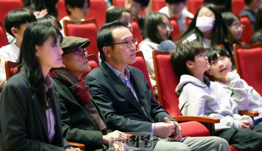 250404_경기도교육청__특수·일반_학교_학생_400여_명_참여하는_역사_뮤지컬_관람_행사_개최(사진1).JPG