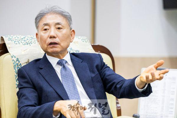 윤환 계양구청장_인터뷰 사진 (1).jpg