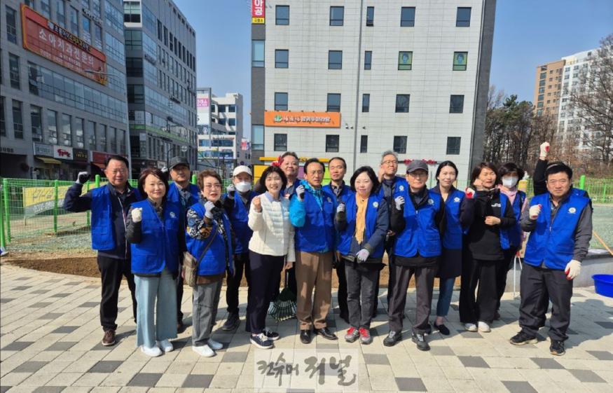 6. 파주시 운정6동, 민관 협업 희망 꽃밭 조성 (1).JPG