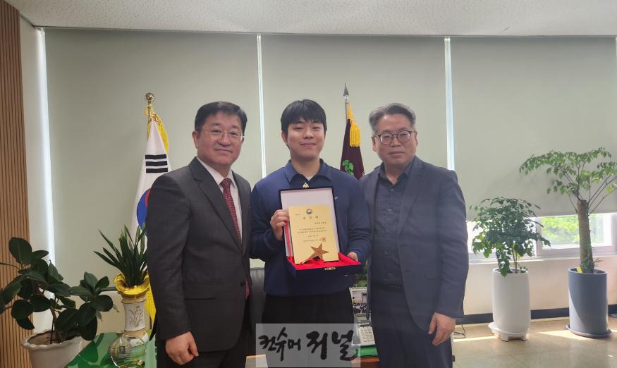 (보도사진) 20250408 인천병무지청, 사회복무요원 복무관리 우수기관 표창패 전달.jpg