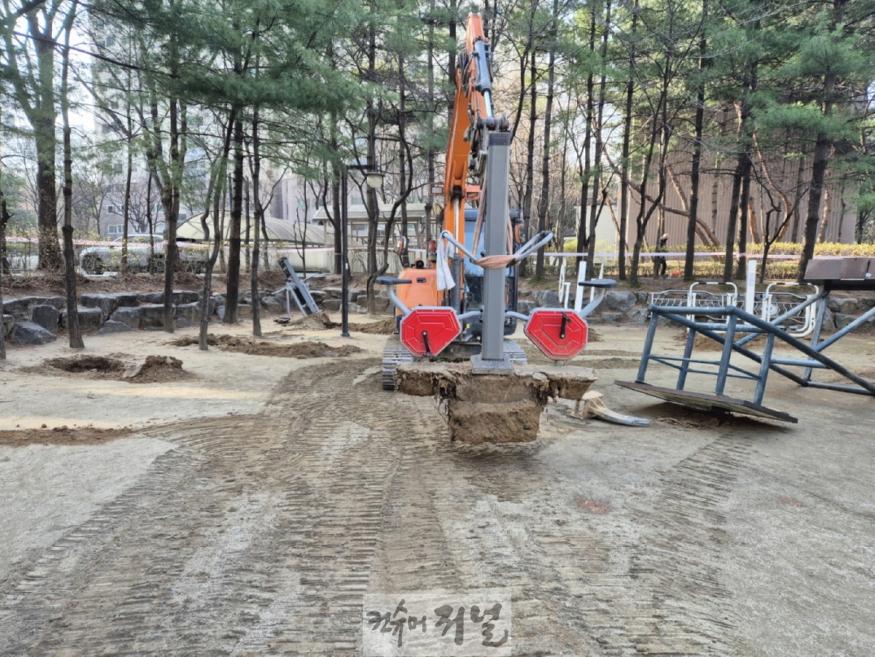 1-8. 공사 중인 살구나무어린이공원.jpg