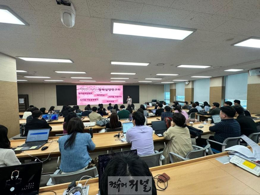 250414_현장교원과_함께_경기_디지털_교육의_길을_열다(사진1).jpg
