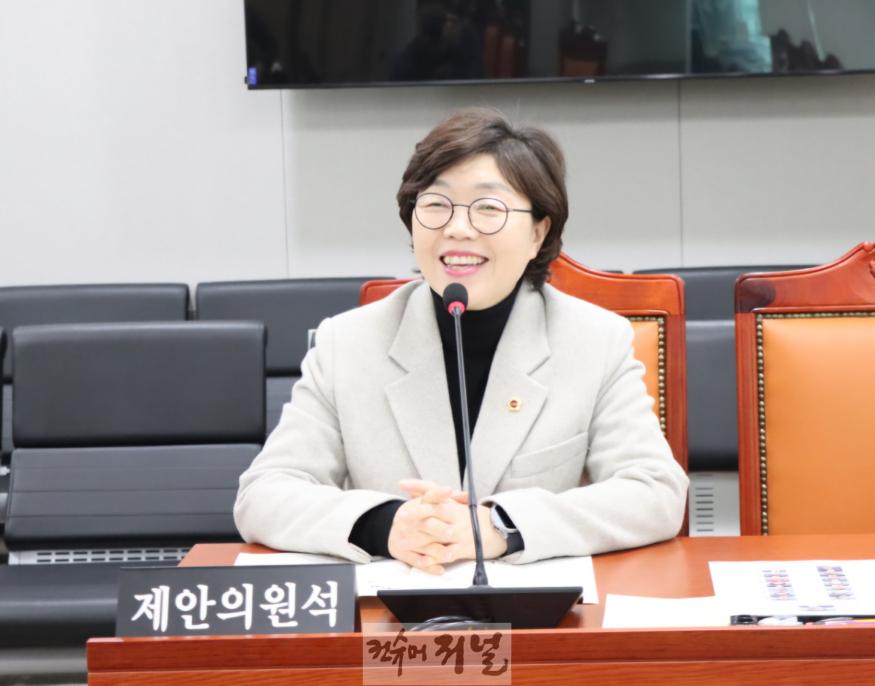 250415 박옥분 의원, 전국최초 경기도 지능형교통체계 활성화 지원 조례안 대표발의 (1).jpg