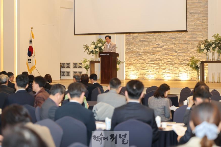 1. 도성훈 인천광역시교육감, 제10회 인천교육포럼 참석, “인천교육의 미래, 현장의 리더들과 함께 그려나가겠다”.jpg