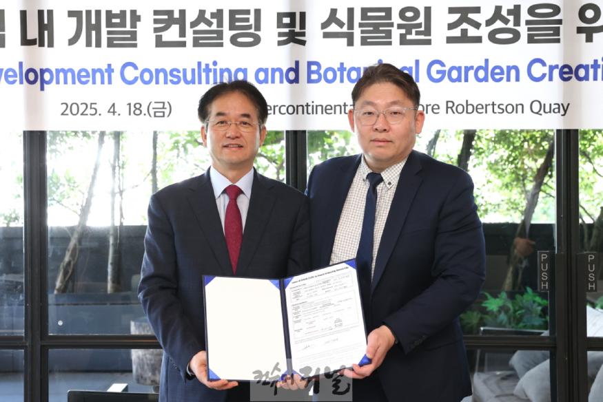 2. 크레이그앤비치와 업무 협약 체결_이동환 고양특례시장(좌), 이요한 대표(우).jpg