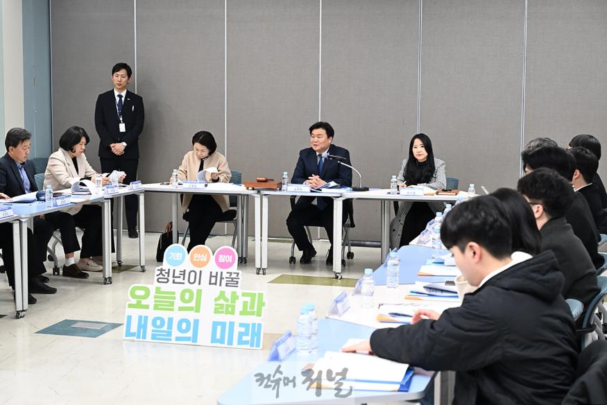 기획보도 사진3_2025 시흥시 청년정책위원회.jpg